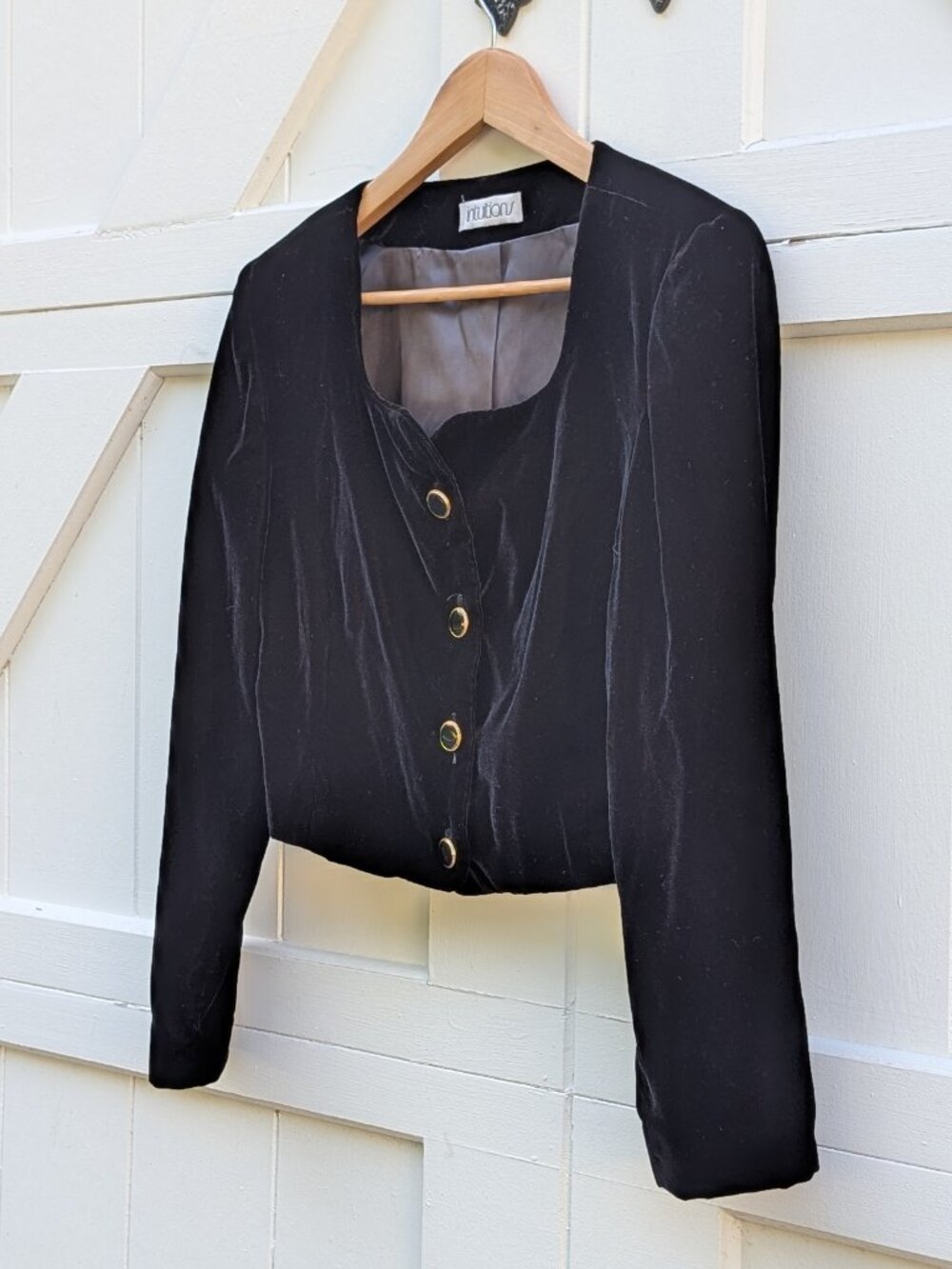Vintage Intuitions Black Velvet Cropped Scalloped Jacket Gold Buttons S/M